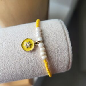 Bracelet jaune breloque résine