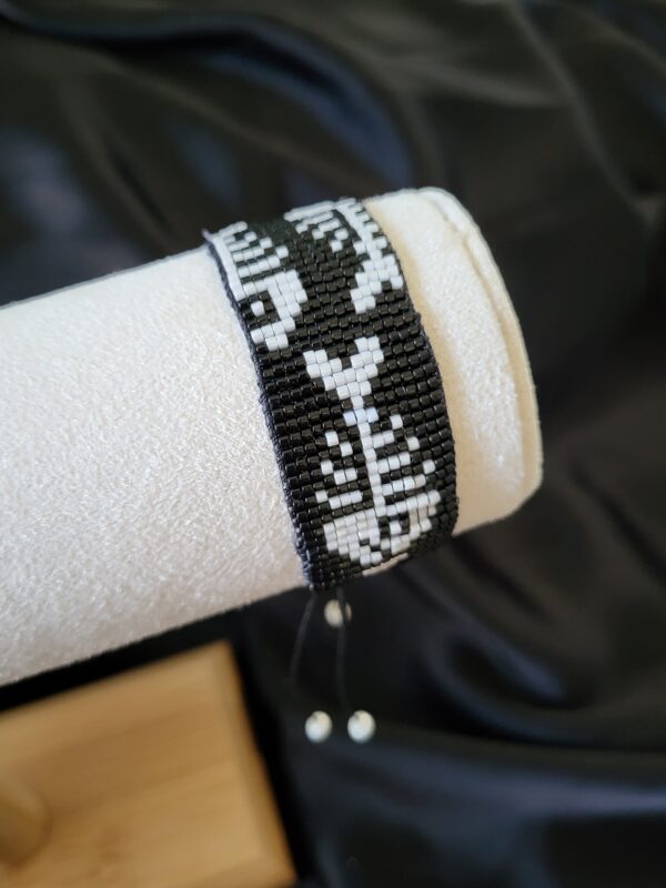 Manchette arrête de poisson de l'horreur