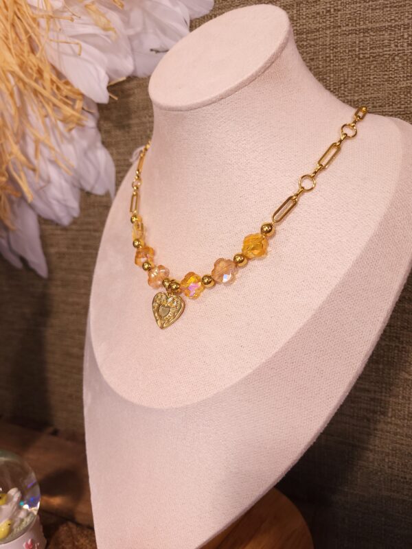 Collier acier et perle de verre trèfle.